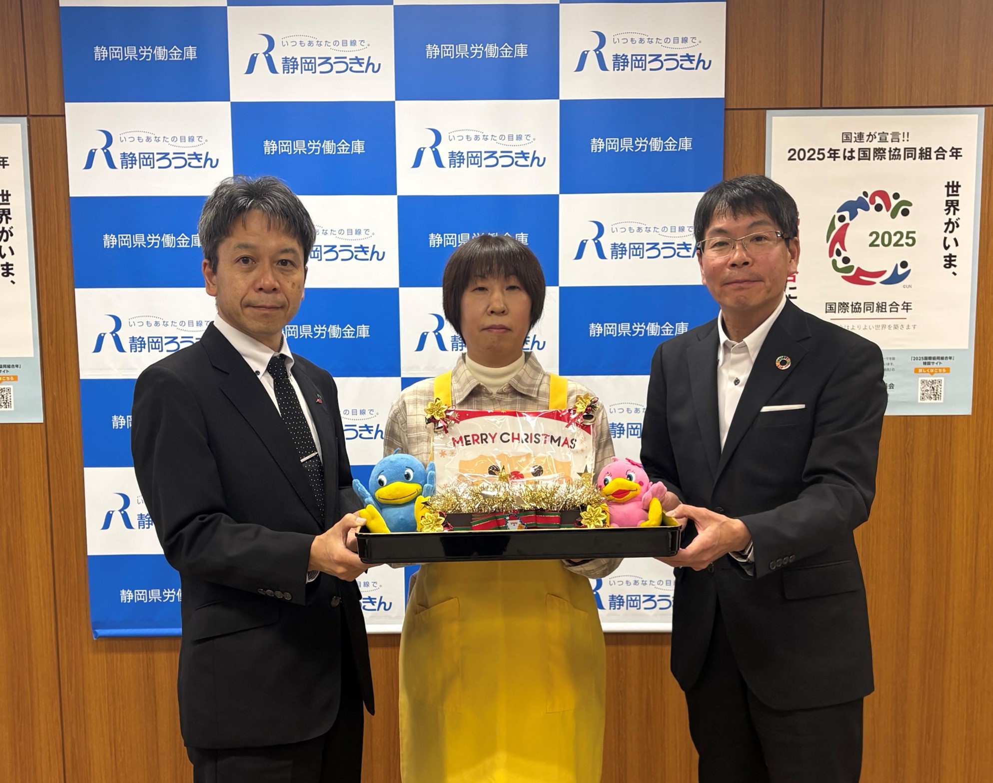 〈12月17日に行われた贈呈式の様子〉